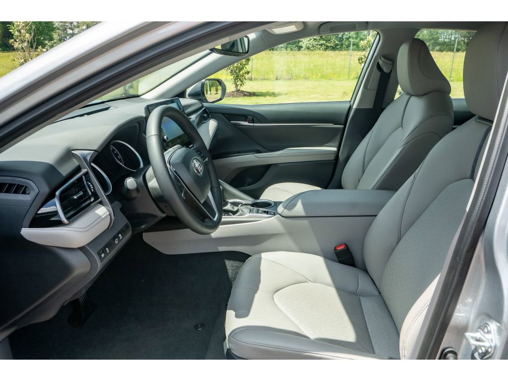 Used 2023 Toyota Camry XLE FWD image 12