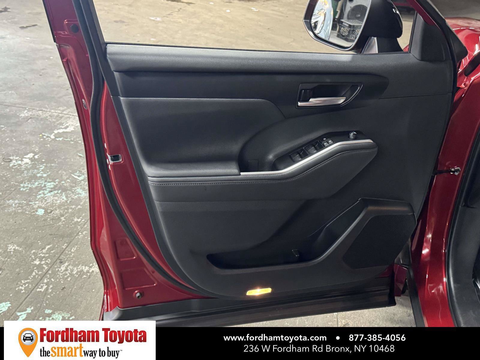 Used 2023 Toyota Highlander XSE AWD/4WD image 15