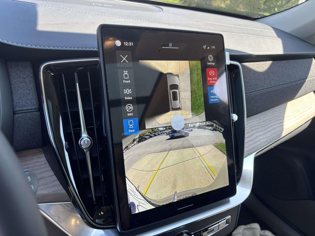 New 2026 Volvo XC90 B6 Plus w/ Protection Package Premier image 21