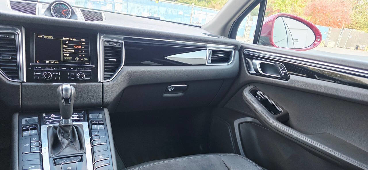 Used 2016 Porsche Macan S image 19