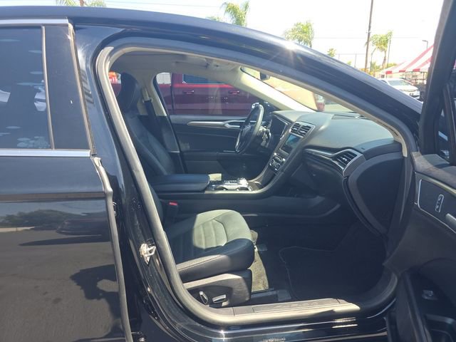 Used 2018 Ford Fusion SE w/ Fusion SE Technology Package FWD image 6