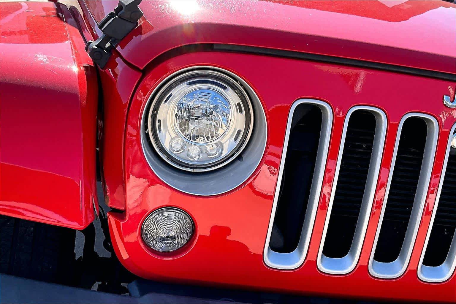 Certified 2018 Jeep Wrangler Unlimited Sahara w/ Connectivity Group AWD/4WD image 26