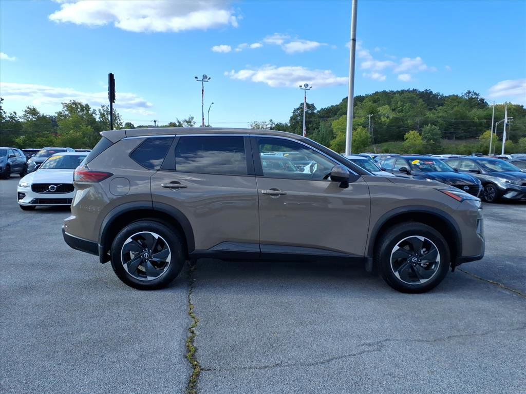 Certified 2025 Nissan Rogue SV image 15