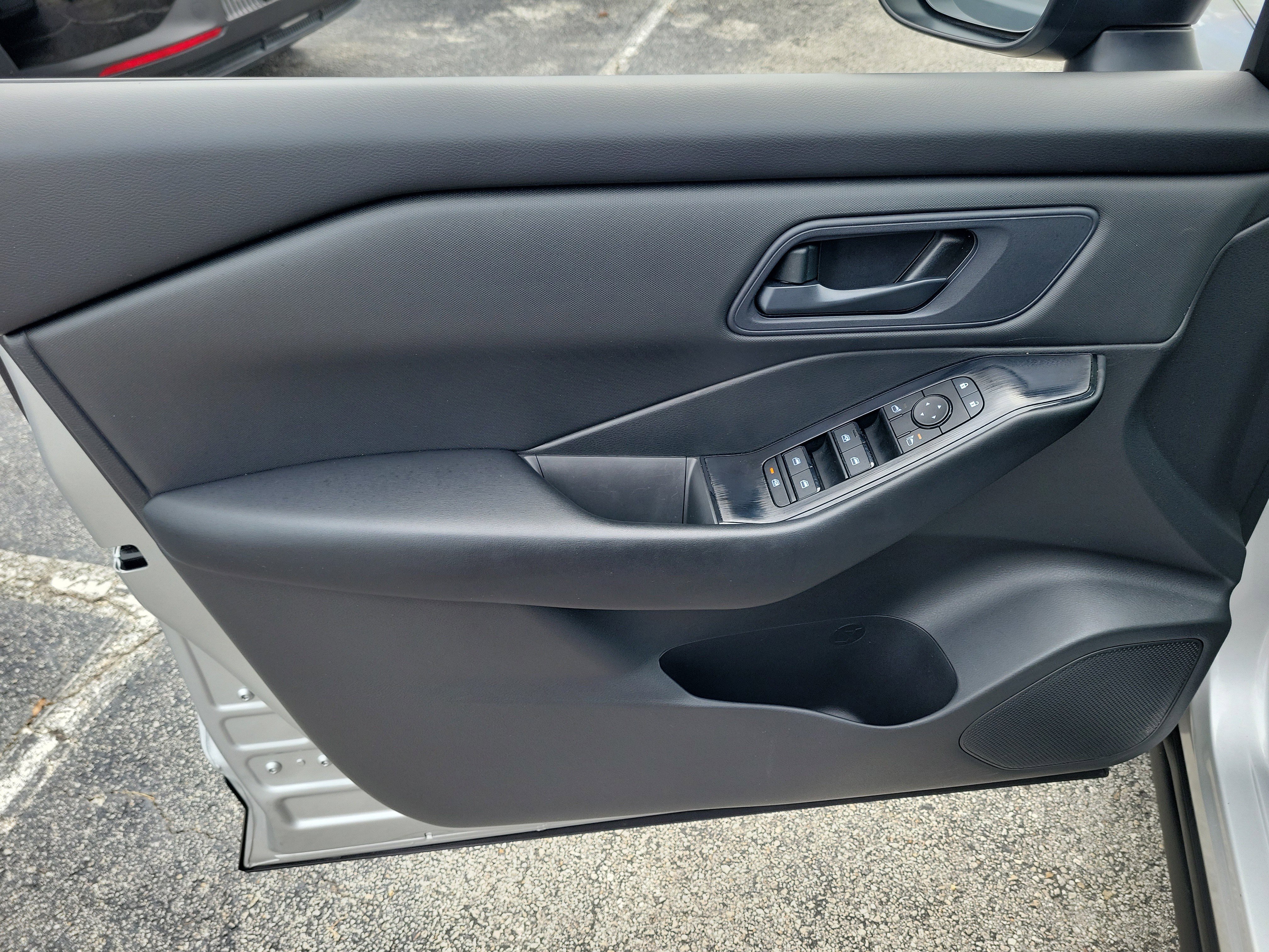 Certified 2025 Nissan Rogue S AWD/4WD image 9