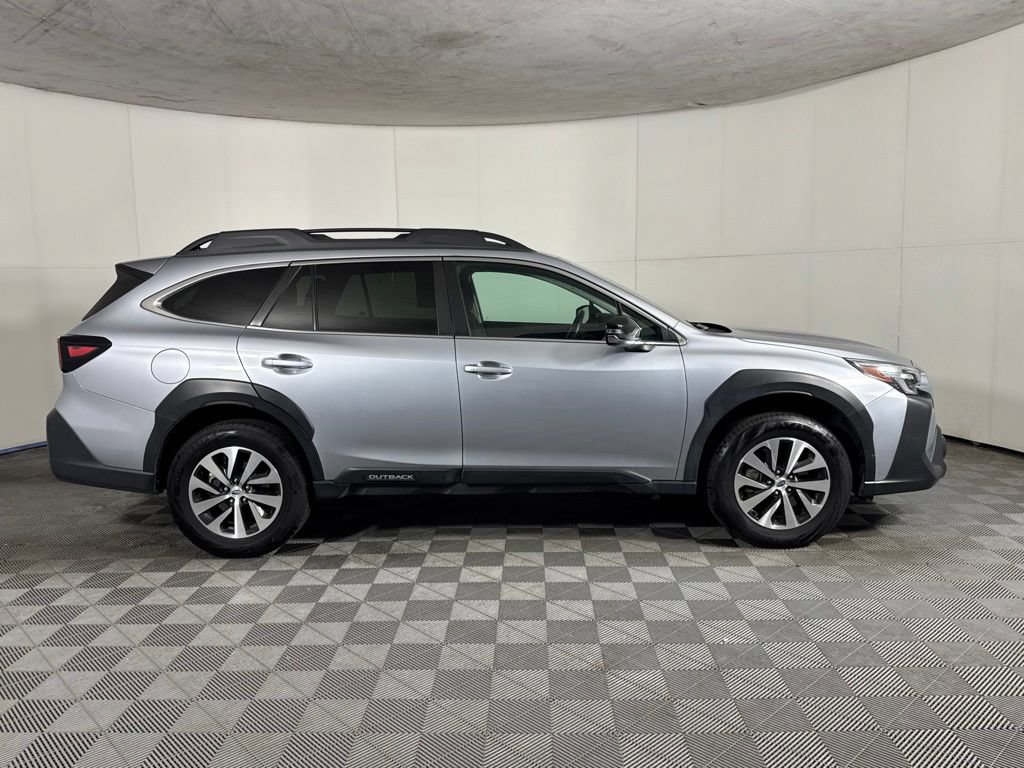 Used 2025 Subaru Outback Premium AWD/4WD image 7