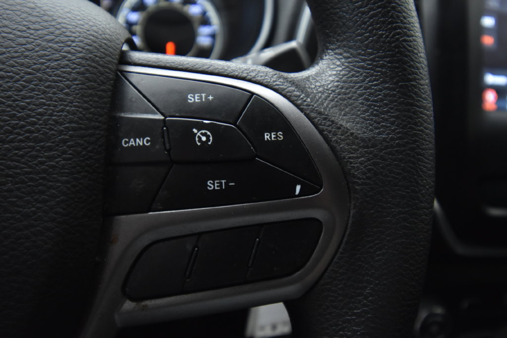Used 2021 Jeep Cherokee Latitude FWD image 28