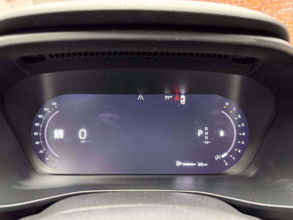 Used 2024 Volvo XC40 B5 Plus w/ Protection Package Premier AWD/4WD image 18