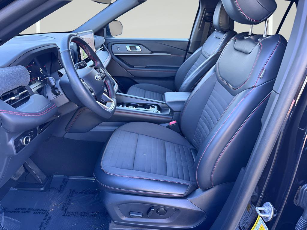 Used 2025 Ford Explorer ST-Line w/ ST-Line Street Pack AWD/4WD image 10