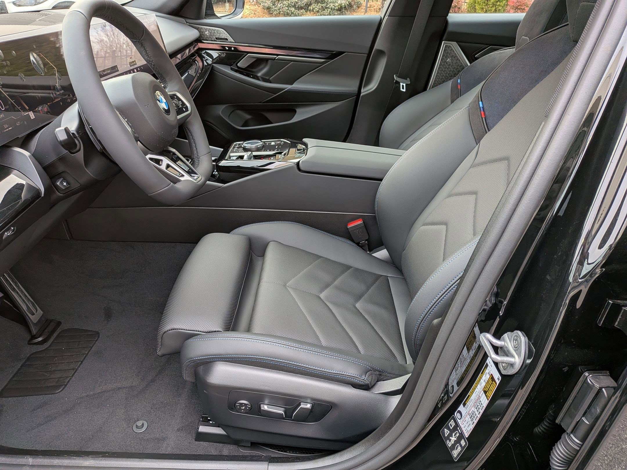 New 2026 BMW 540i xDrive w/ M Sport Package image 15