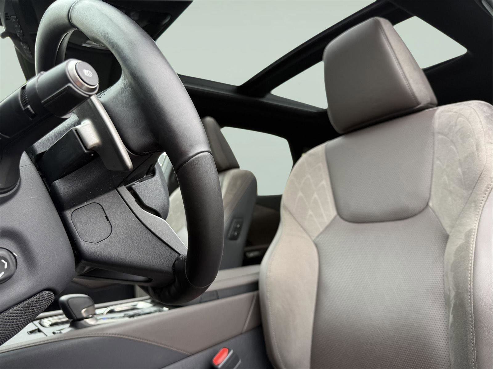 Certified 2025 Lexus RX 450h AWD w/ Convenience Package image 13