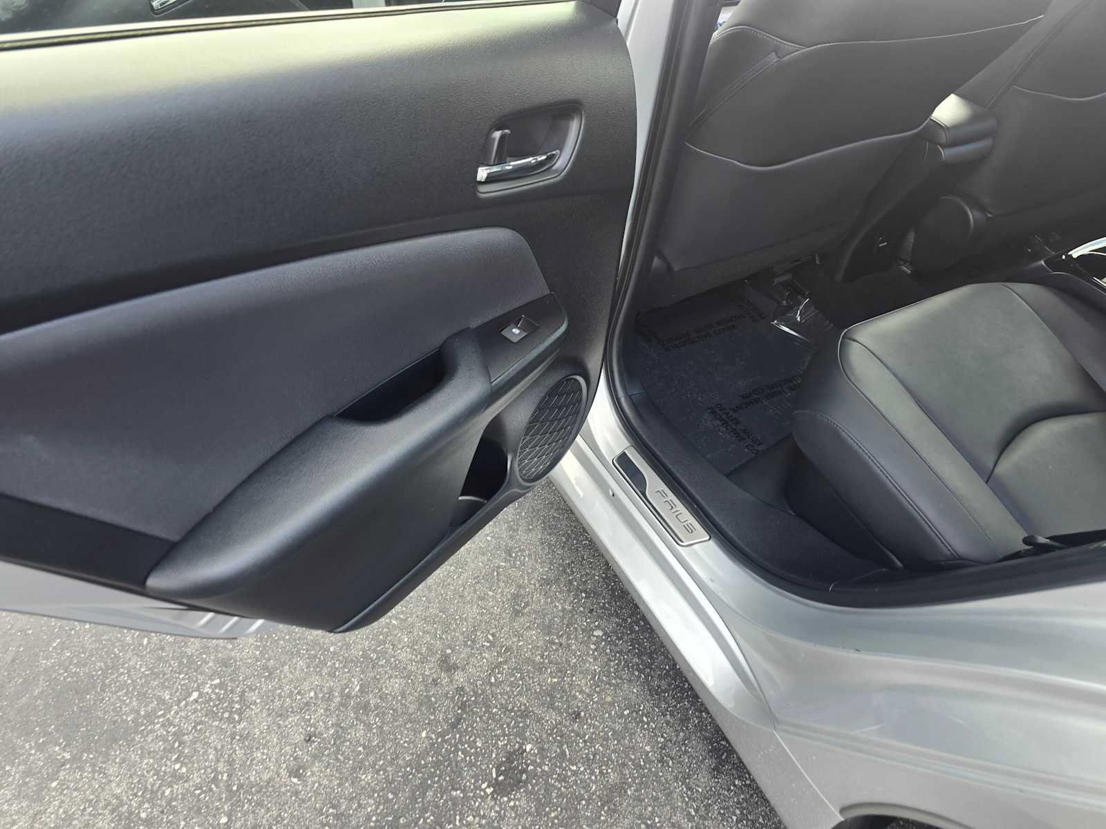 Used 2017 Toyota Prius Prime Advanced FWD image 15