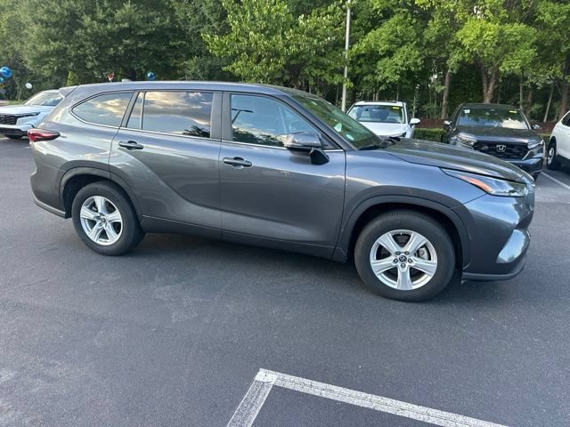 Used 2025 Toyota Highlander LE FWD image 7