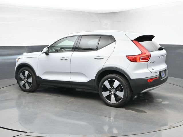 Used 2022 Volvo XC40 T4 Momentum FWD image 7