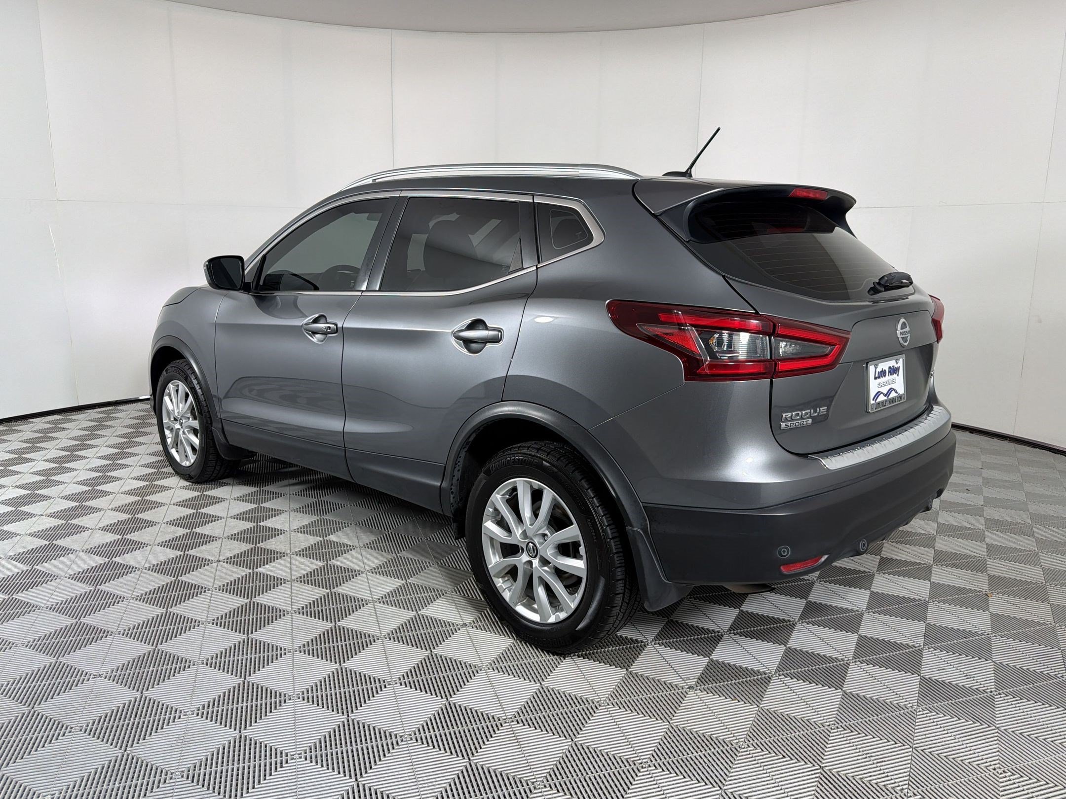 Used 2022 Nissan Rogue Sport SV AWD/4WD image 3