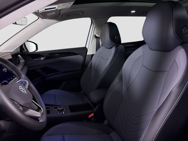 New 2025 Volkswagen Tiguan SE image 21