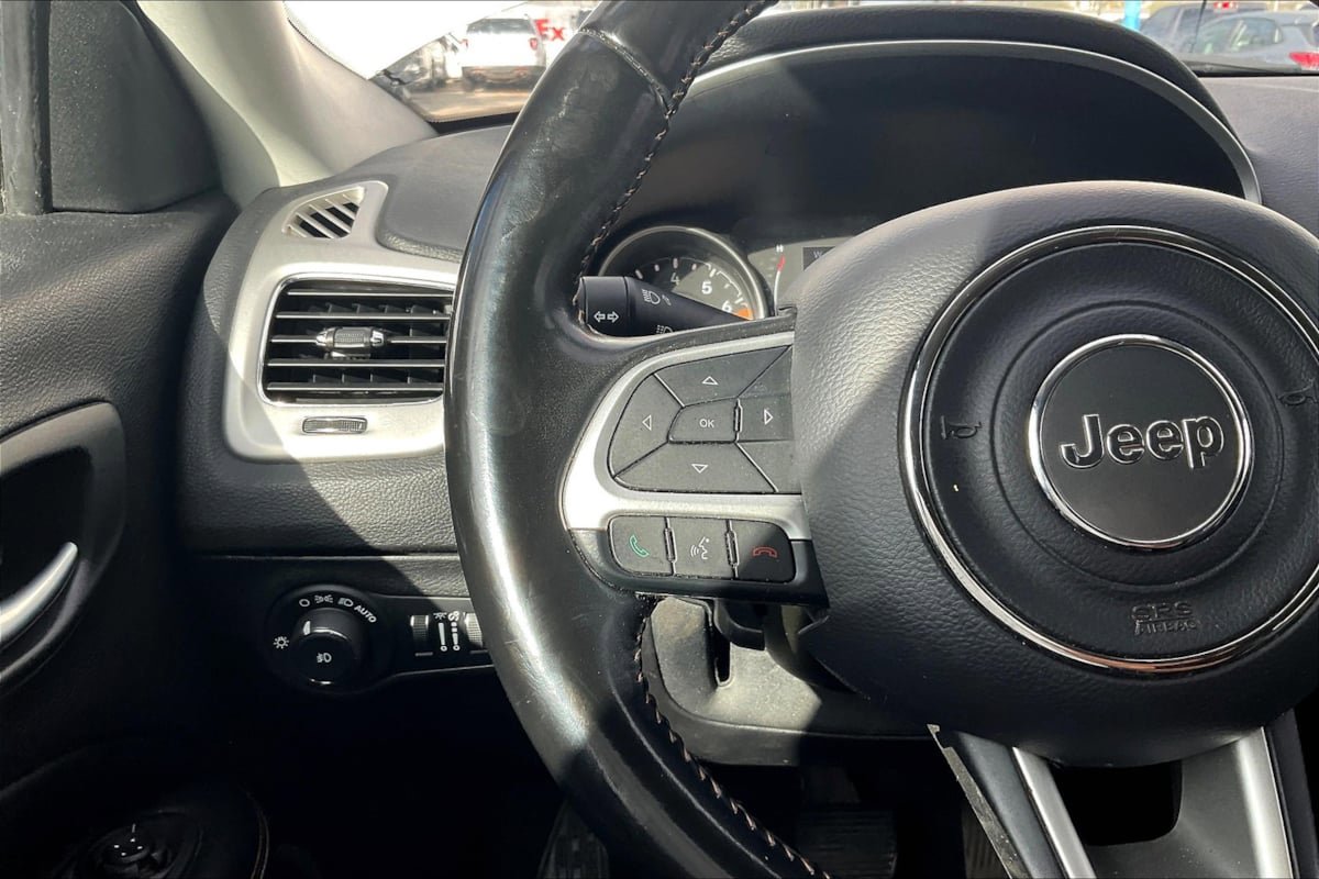 Used 2020 Jeep Compass Latitude FWD image 18