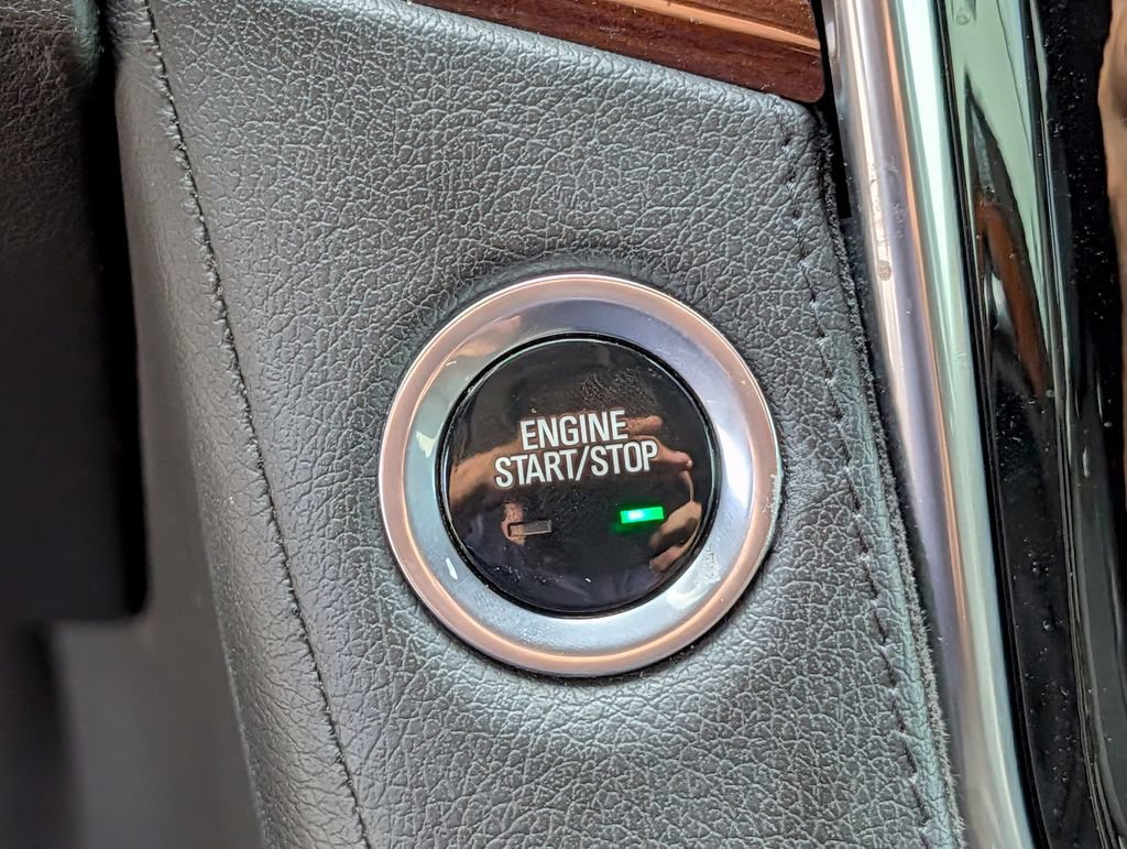 Used 2019 Cadillac Escalade ESV Premium Luxury w/ Escalade Sport Edition AWD/4WD image 18