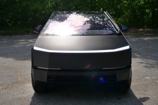 Used 2024 Tesla Cybertruck Cyberbeast AWD/4WD image 5