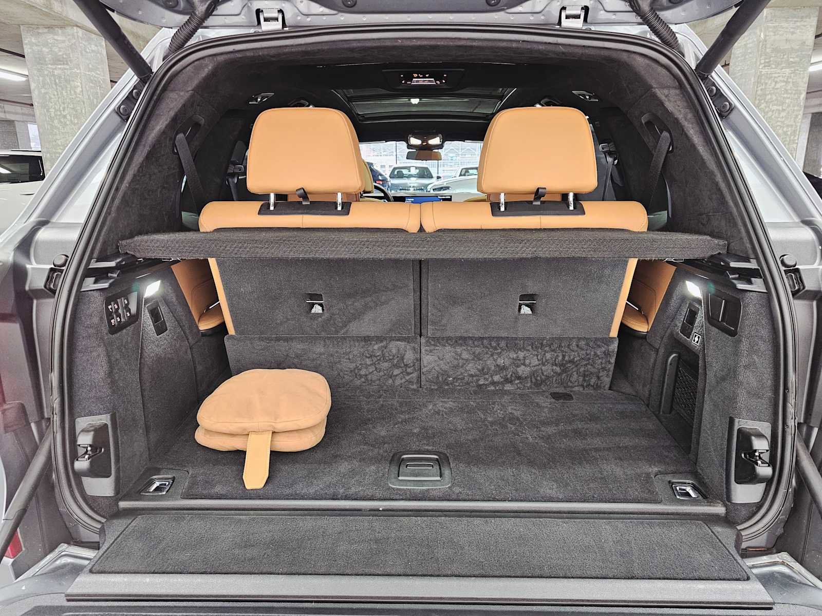 Used 2024 BMW X7 xDrive40i w/ M Sport Package image 29