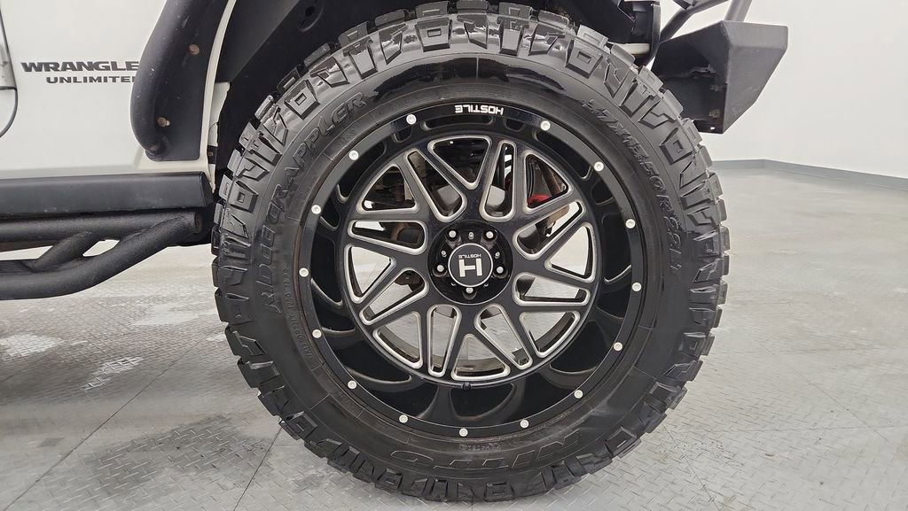 Used 2016 Jeep Wrangler Unlimited Rubicon w/ Connectivity Group AWD/4WD image 17