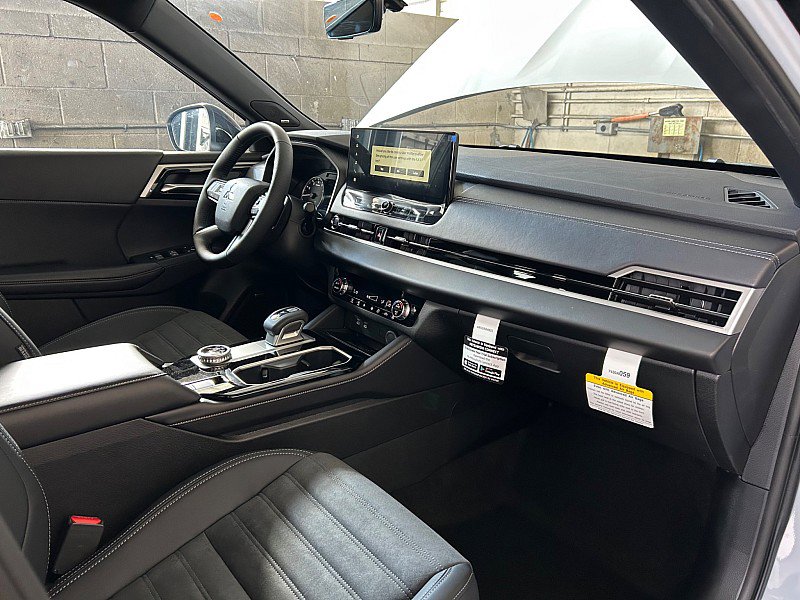 New 2026 Mitsubishi Outlander SE FWD image 25