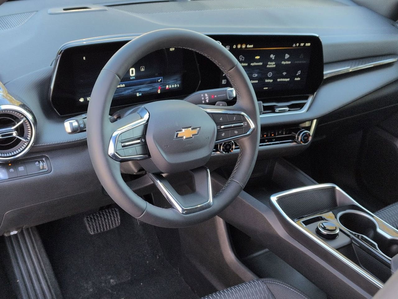 New 2026 Chevrolet Equinox LT w/ Safety and Technology Package FWD image 9
