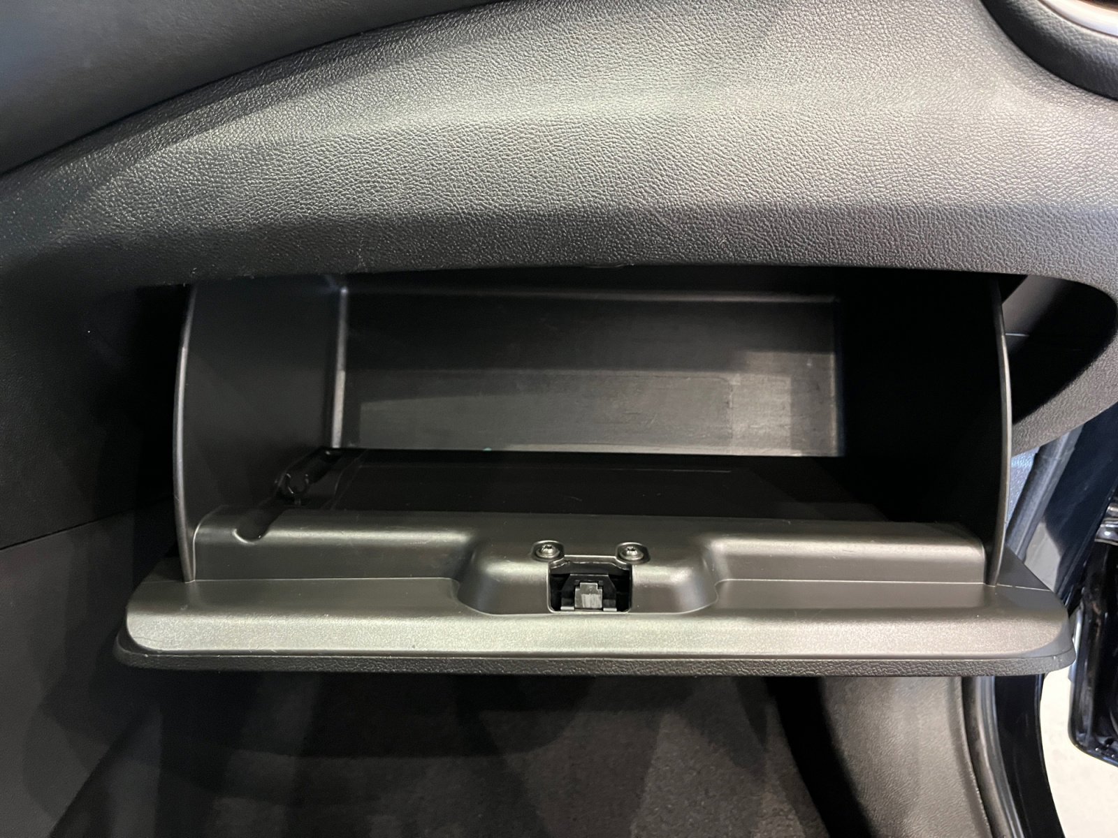 Used 2018 Chevrolet Trax LT w/ Sun & Sound Package image 34