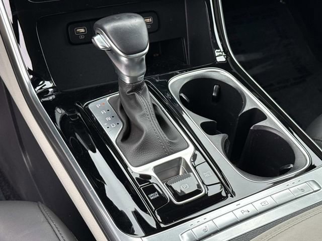 Used 2024 Kia Carnival EX image 22