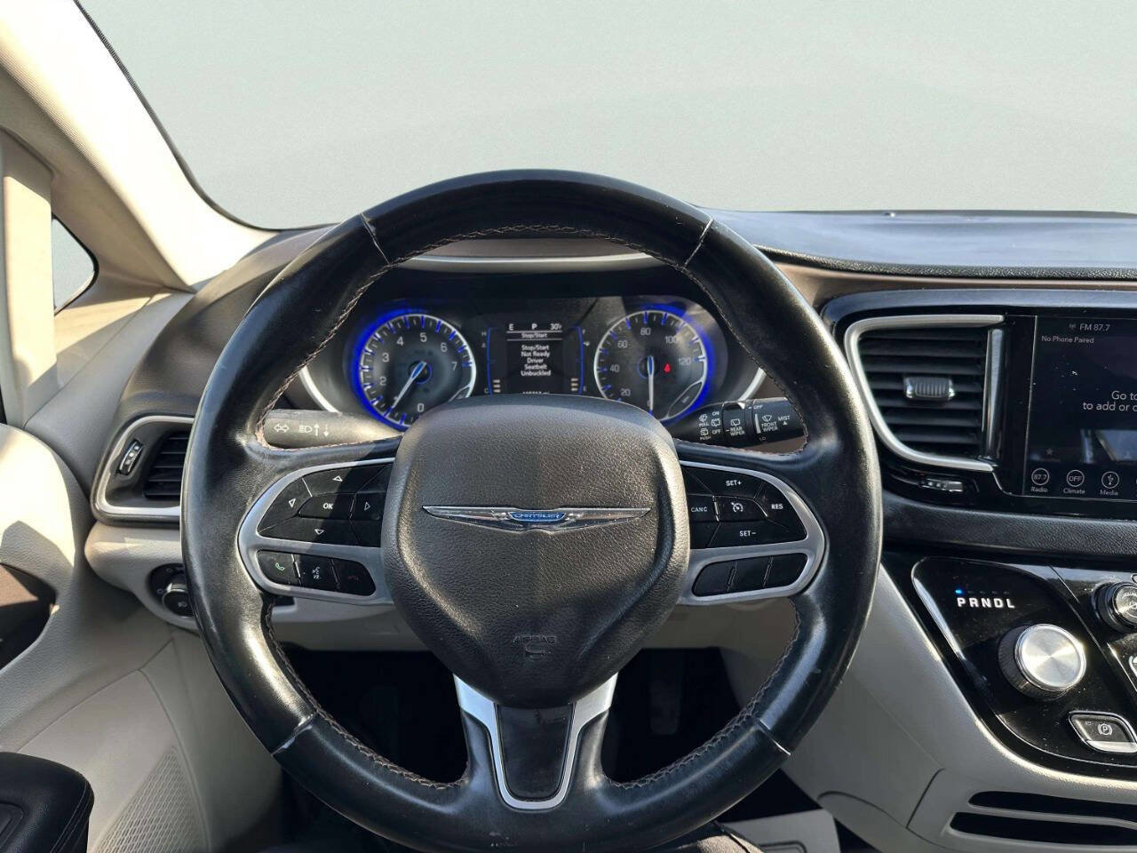 Used 2018 Chrysler Pacifica Touring-L image 17