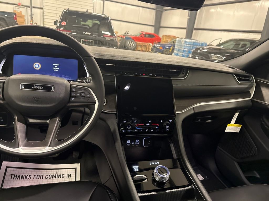 New 2025 Jeep Grand Cherokee Limited image 12