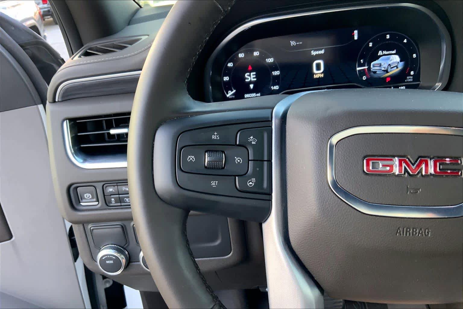 Used 2024 GMC Yukon SLT w/ SLT Luxury Package RWD image 23