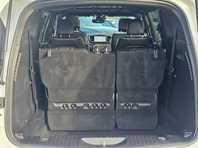 Used 2022 Chrysler Pacifica Limited w/ S Appearance Package image 11