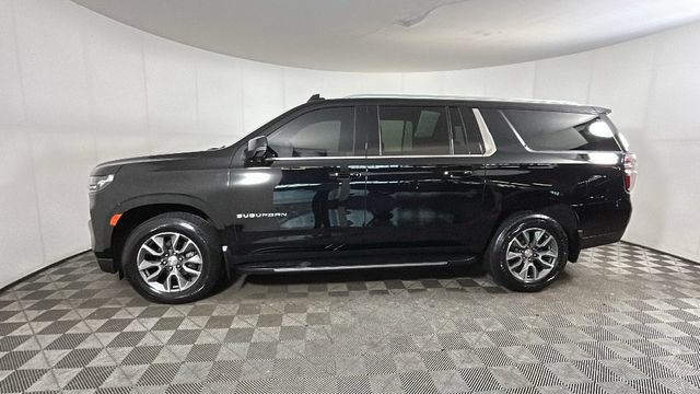 Used 2022 Chevrolet Suburban LT w/ Luxury Package AWD/4WD image 5