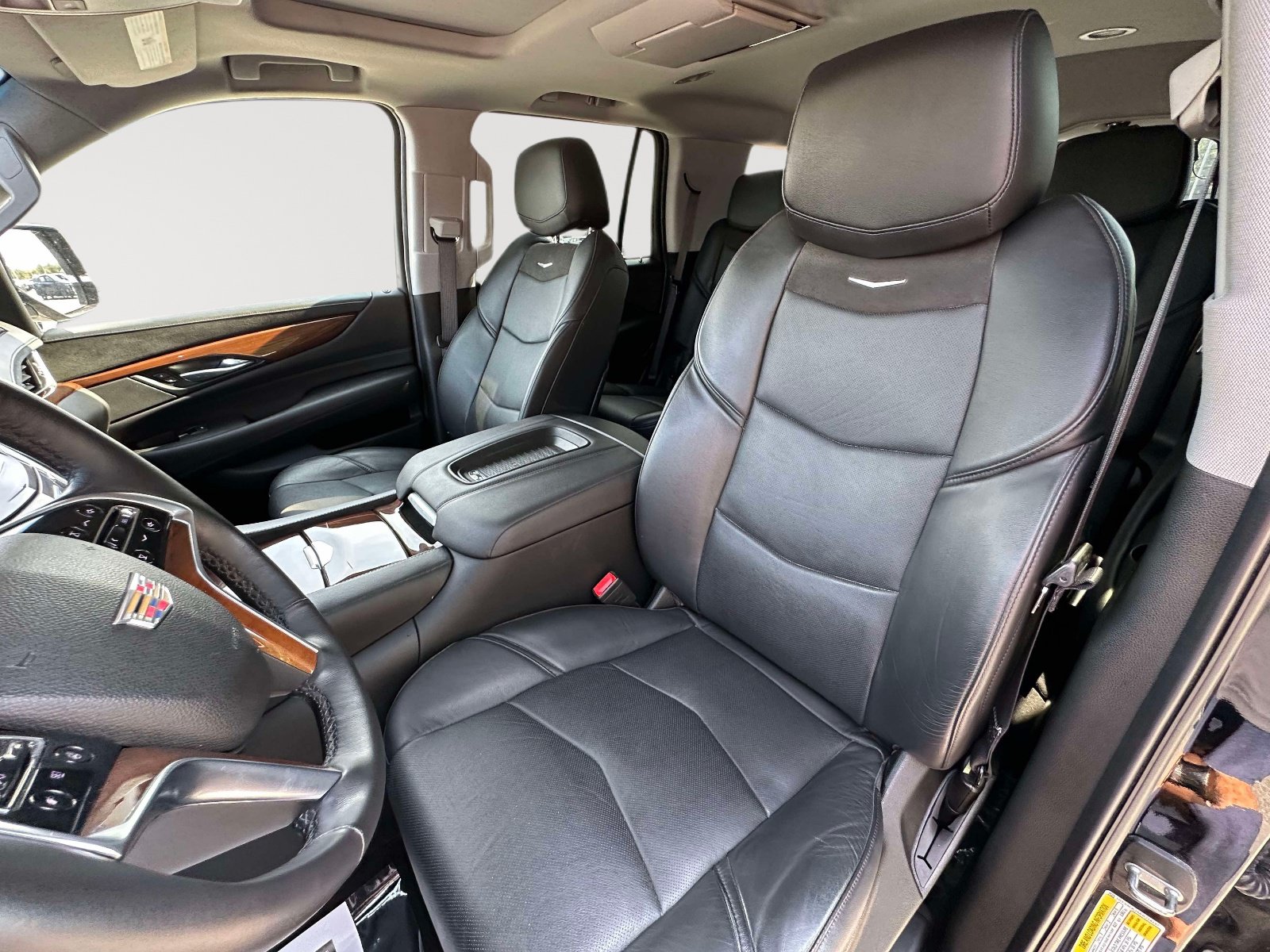 Used 2019 Cadillac Escalade Premium Luxury w/ LPO, Radiant Package AWD/4WD image 22