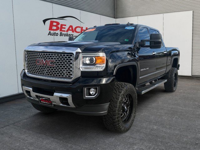 Used 2015 GMC Sierra 2500 Denali w/ Duramax Plus Package image 3