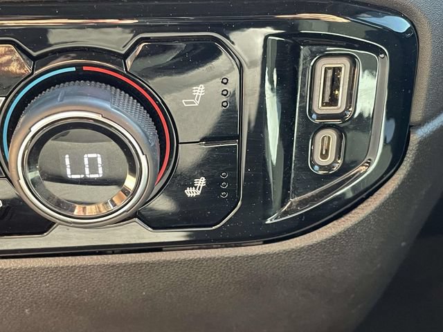 Used 2022 Chevrolet Silverado 1500 RST AWD/4WD image 19