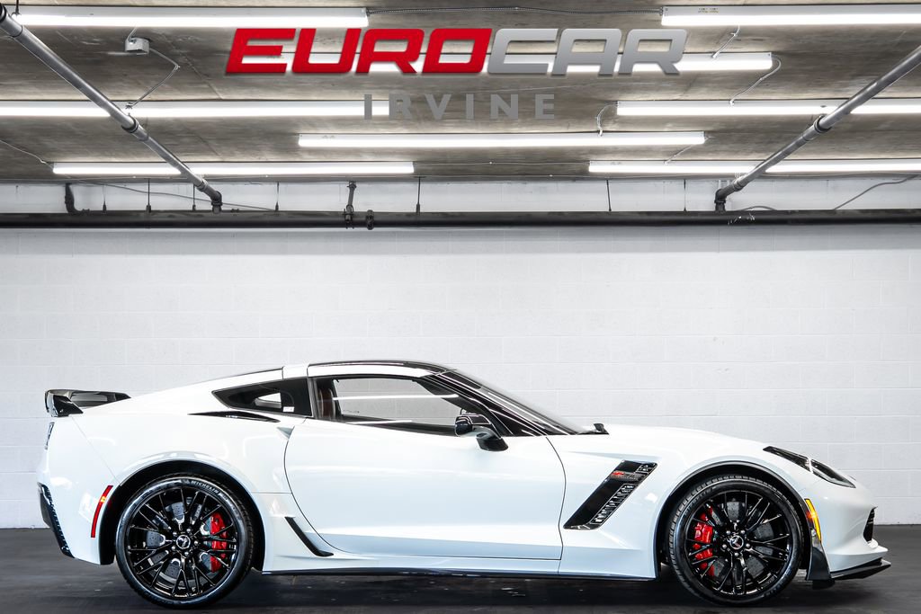Used 2015 Chevrolet Corvette Z06 w/ 3LZ Preferred Equipment Group RWD image 8