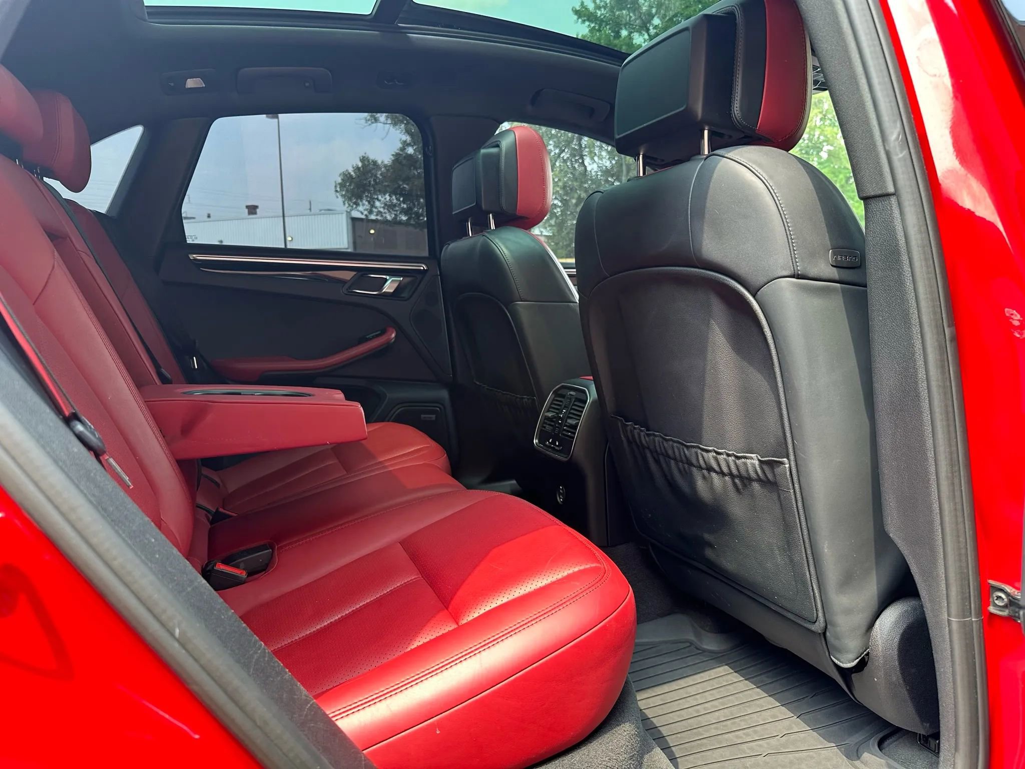 Used 2020 Porsche Macan S image 34