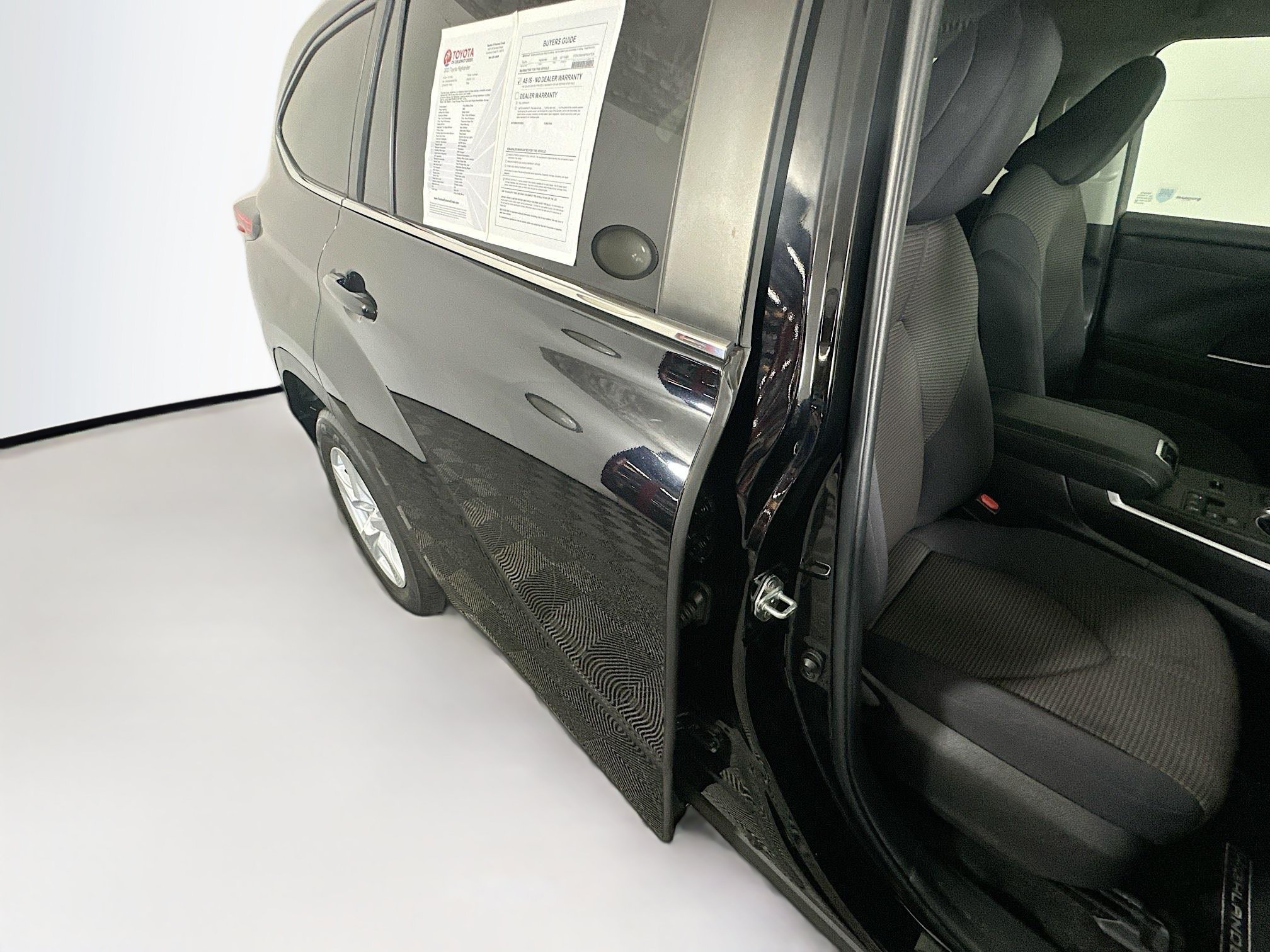 Used 2023 Toyota Highlander L FWD image 28