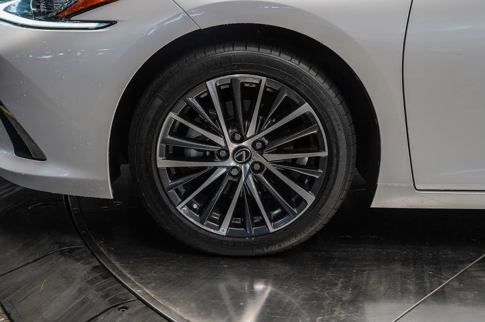 Used 2023 Lexus ES 300h w/ Premium Package FWD image 9