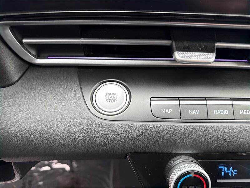 Used 2024 Hyundai Elantra Limited image 19