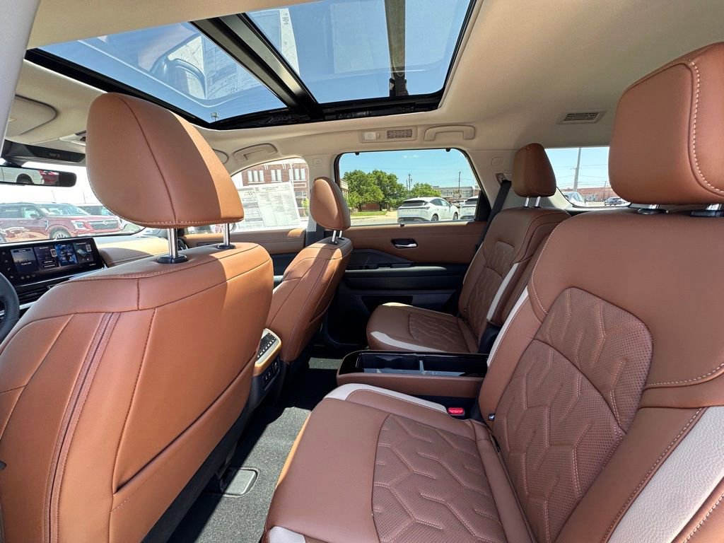 New 2026 Nissan Pathfinder Platinum AWD/4WD image 18