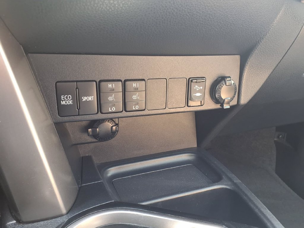 Used 2018 Toyota RAV4 Limited FWD image 13