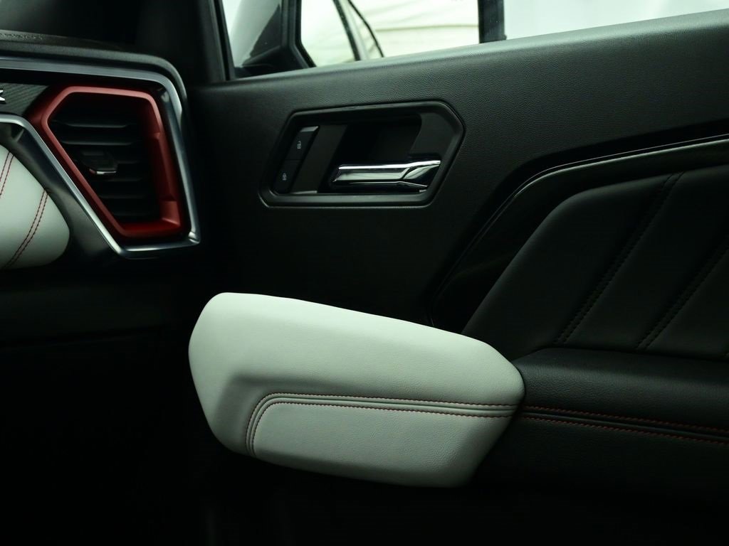 Used 2024 GMC Canyon AT4X image 13