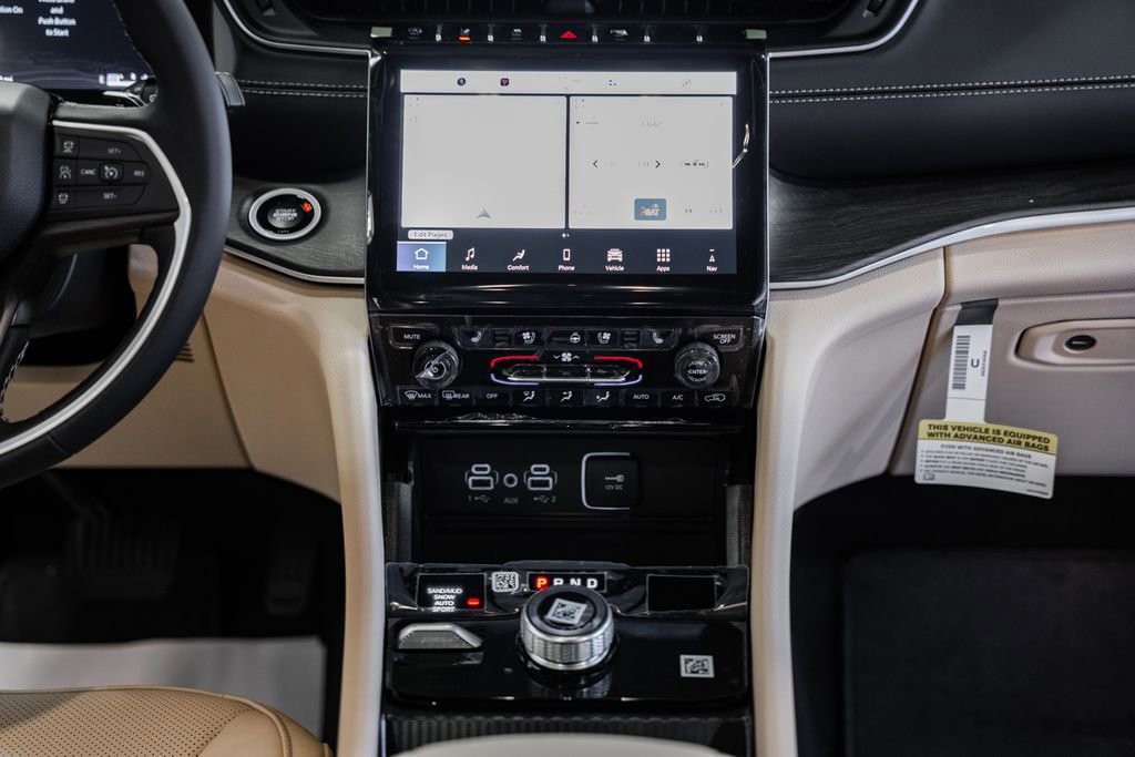 New 2025 Jeep Grand Cherokee Limited w/ Luxury Tech Group II image 22