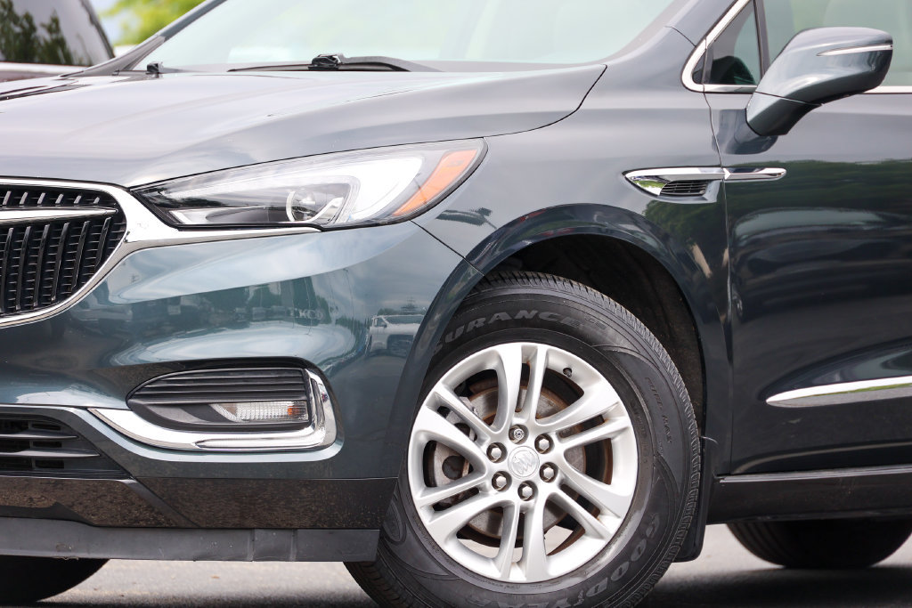 Used 2020 Buick Enclave Essence w/ Sound and Sites Package AWD/4WD image 14