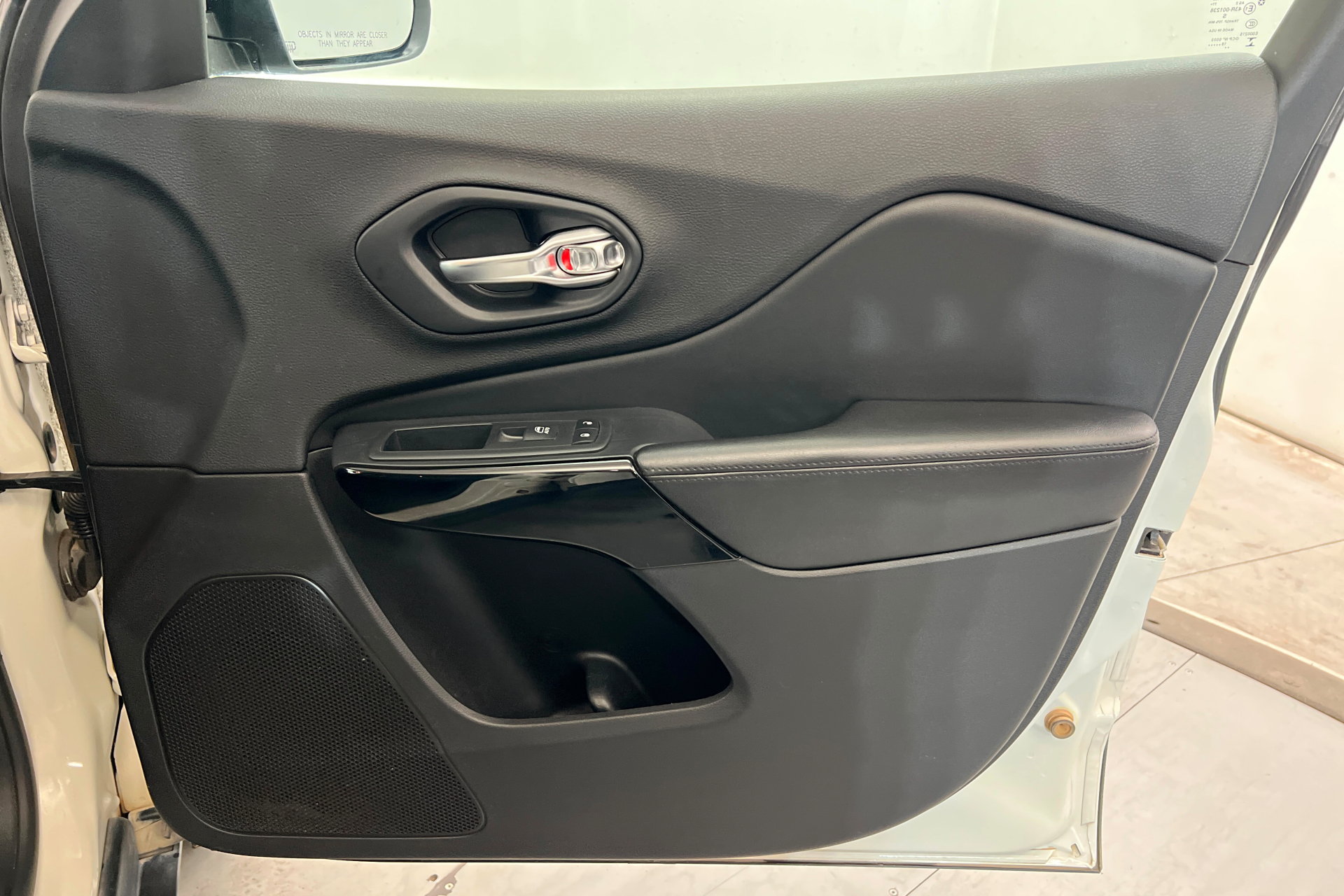 Used 2019 Jeep Cherokee Latitude Plus AWD/4WD image 23