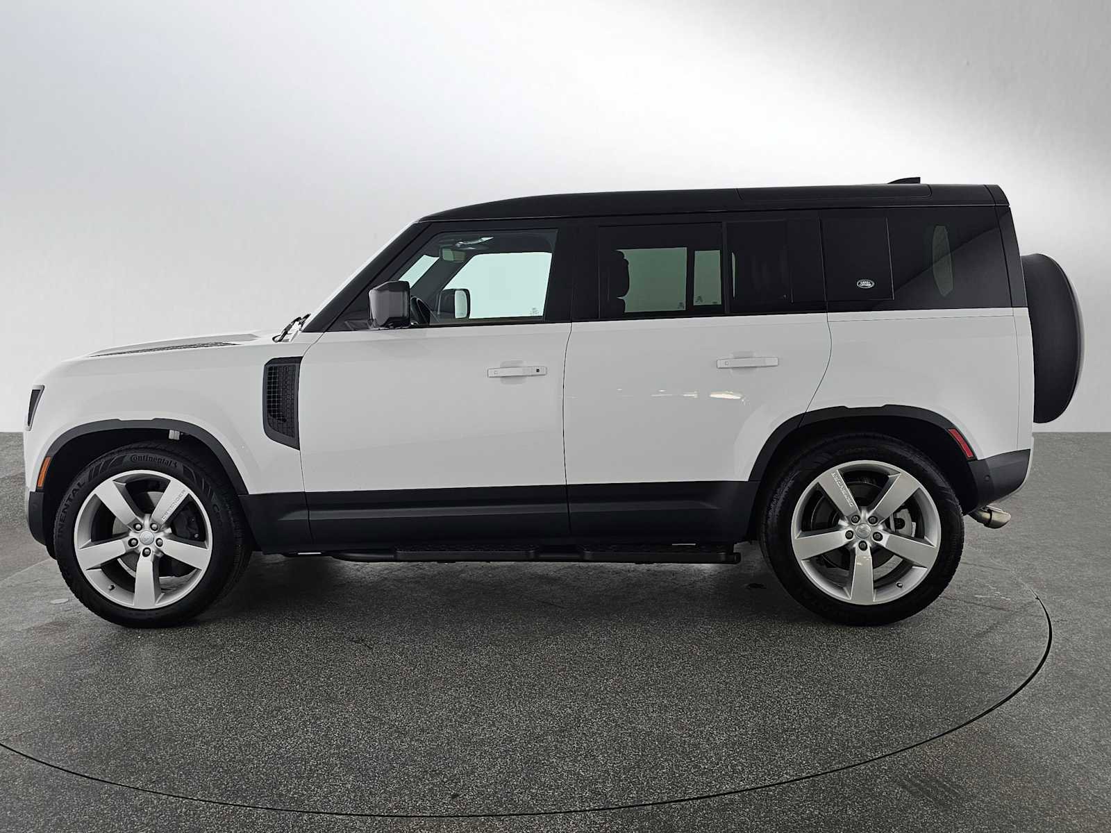 Used 2024 Land Rover Defender 110 SE image 6