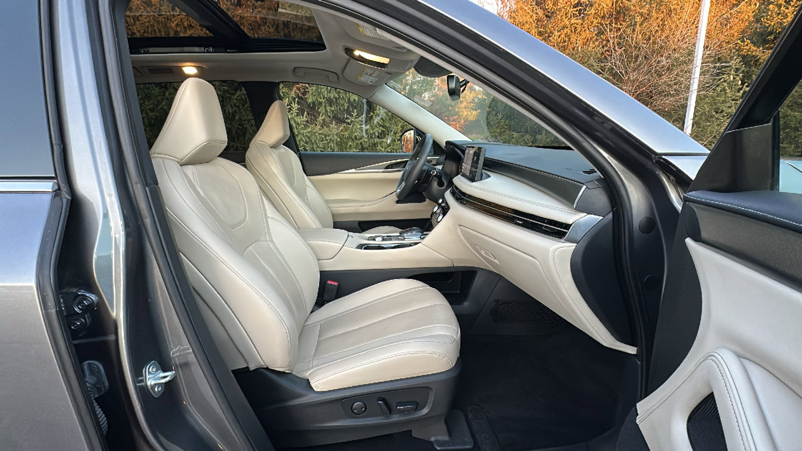 Certified 2022 INFINITI QX60 Luxe w/ Cargo Package image 23