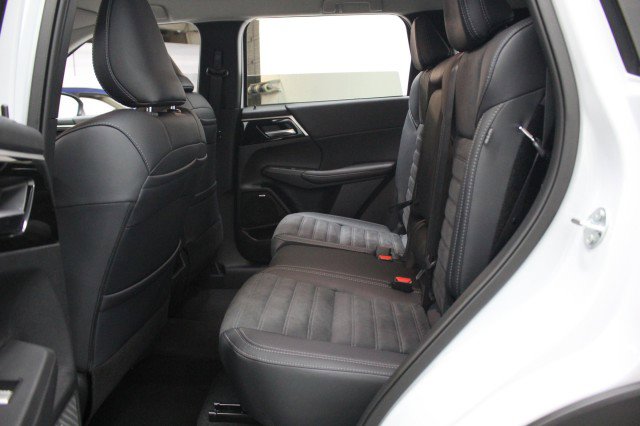 New 2026 Mitsubishi Outlander SE image 24